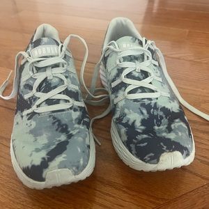 NOBULL women’s tie-due ripstop runner 9